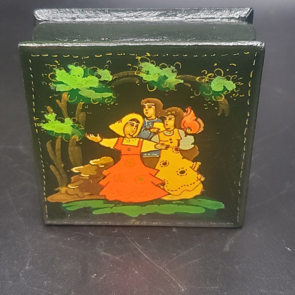 Vintage Wooden Handpainted Dutch Trinket Box 2 3/8" X 2 3/8" X 1" Signed Unknown